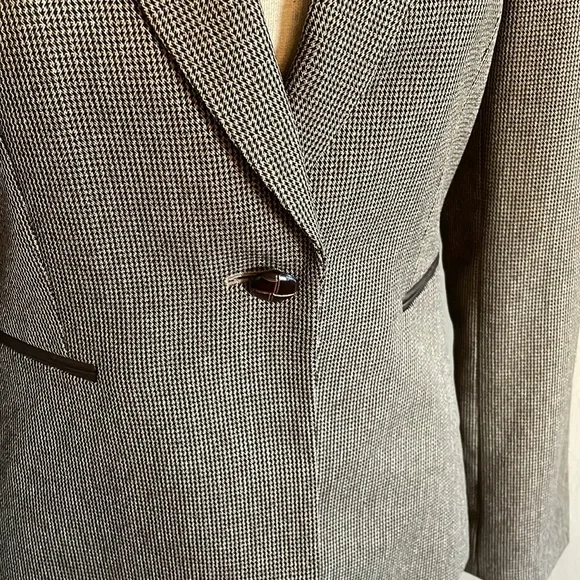 Tahari blazer jacket suit - Picture 4 of 6